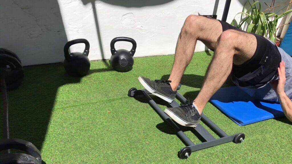 glute ham roller para ejercitar los femorales.