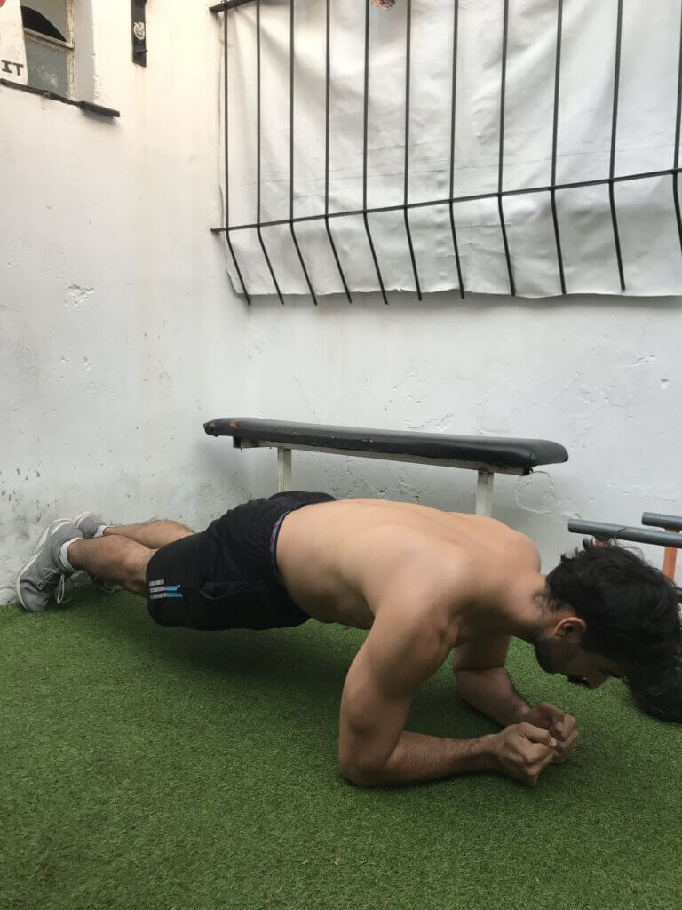 plancha frontal para fortalecer los abdominales y músculos del core