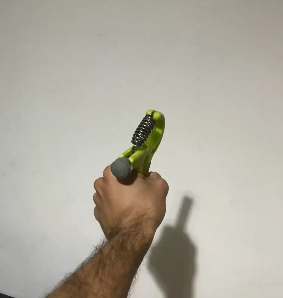 Agarre neutro con un hand grip