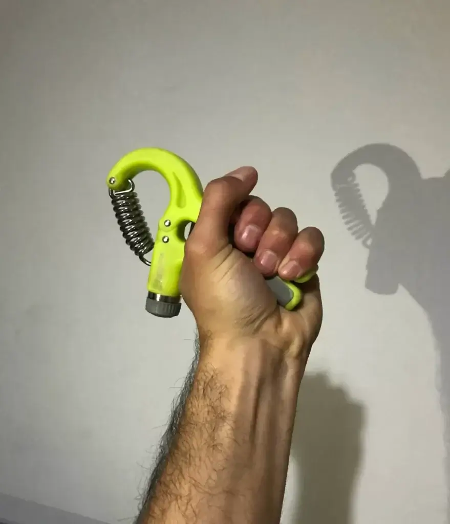 Agarre supino con un hand grip
