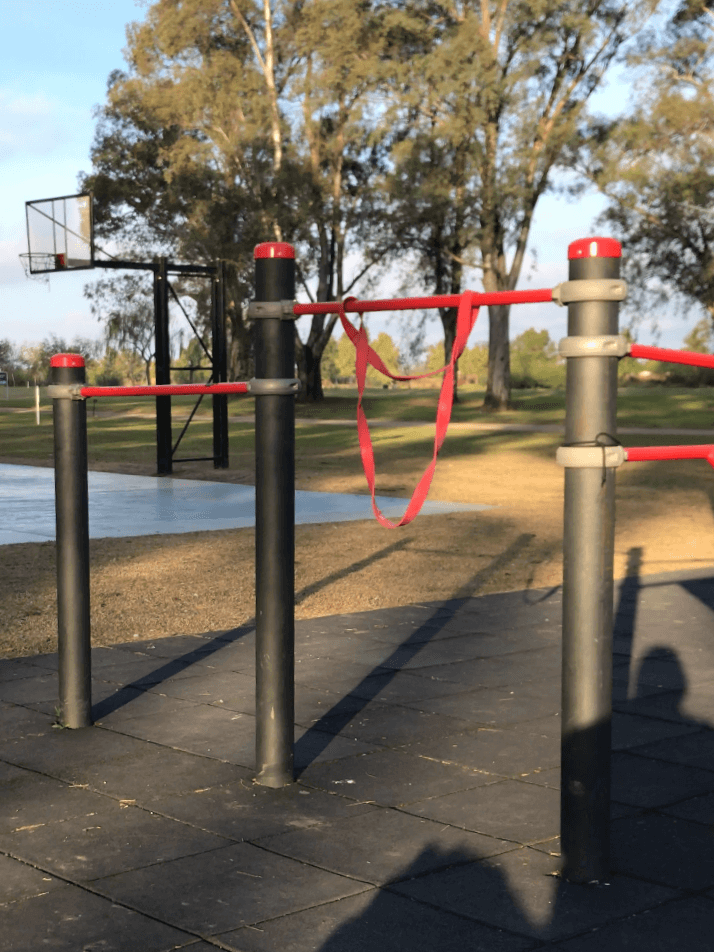 barra australiana para entrenar calistenia en el parque de Junín buenos aires