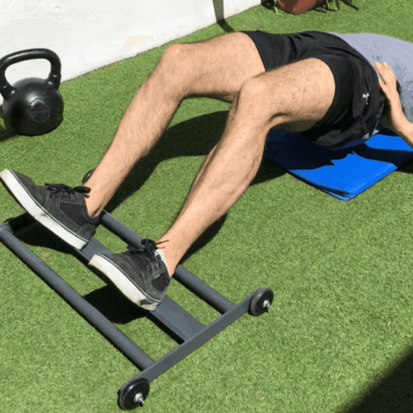 Demostración de cómo hacer Hip Thrust con un Ham Roller