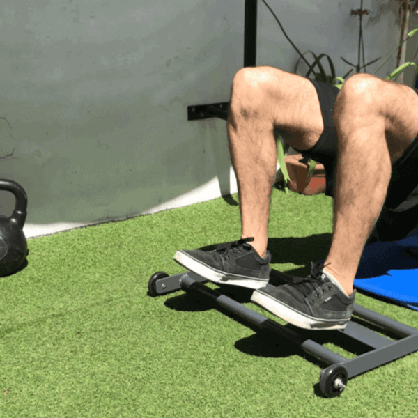 Demostración de cómo hacer un Hip Thrust con un Ham Roller.