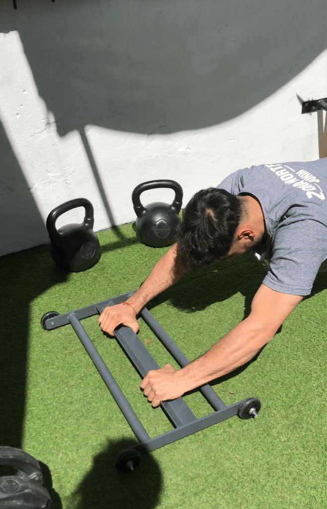 Ejercicio abs roll con glutem ham roller