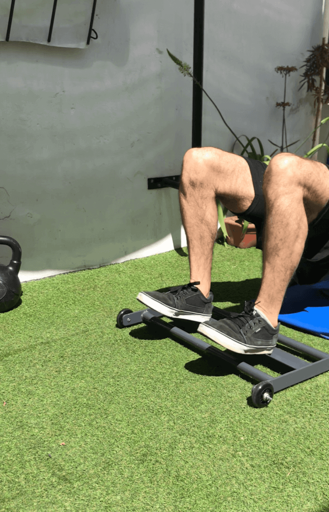 Ejercicio hip thrust con glute ham roller