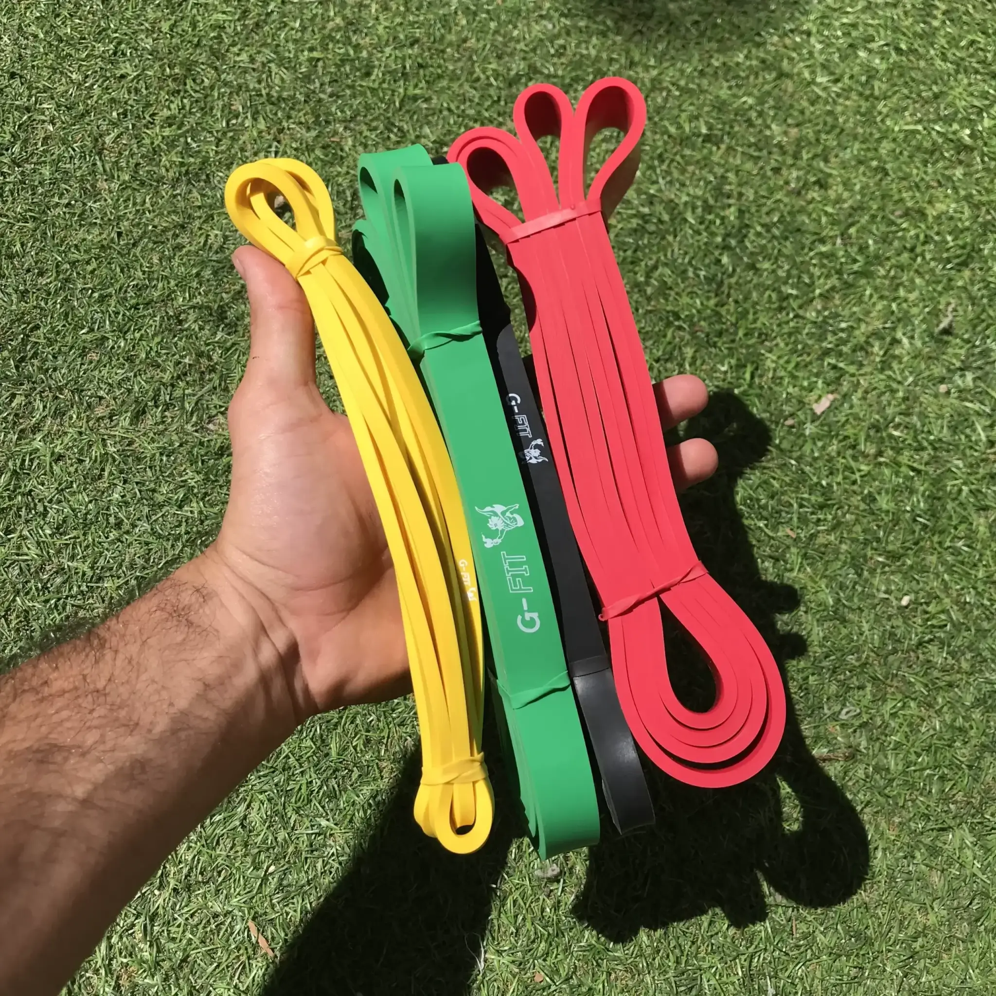 las mejores bandas elásticas sostenidas de una mano, las podes comprar en galdeano fit