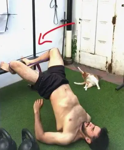 Hip Trhust en casa con banda elástica