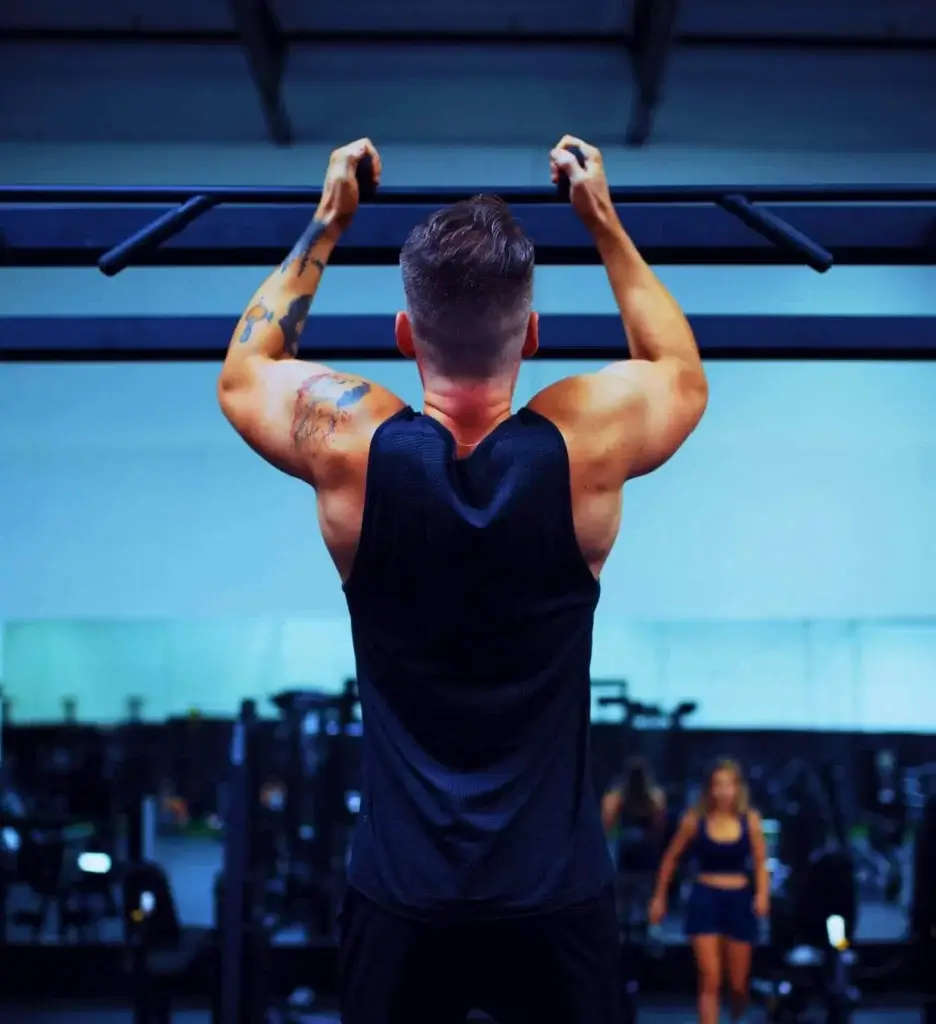 Posición alta en las dominadas neutras.