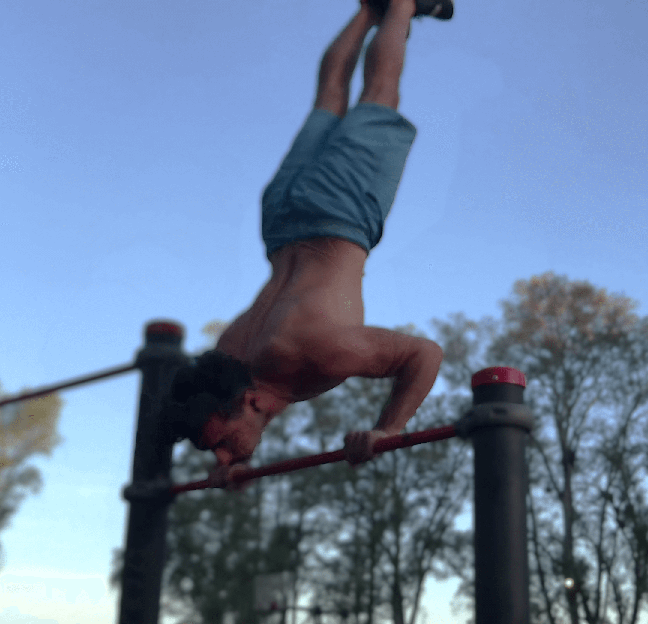 Pino en Barra en Calistenia