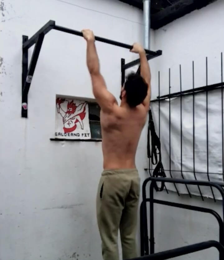 Posición inicial de dominadas